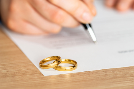 Wedding rings and signature on prenup agreement